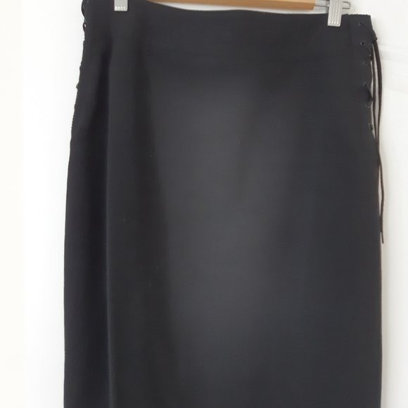 🌹Black pencil skirt🌹 - Picture 1 of 6